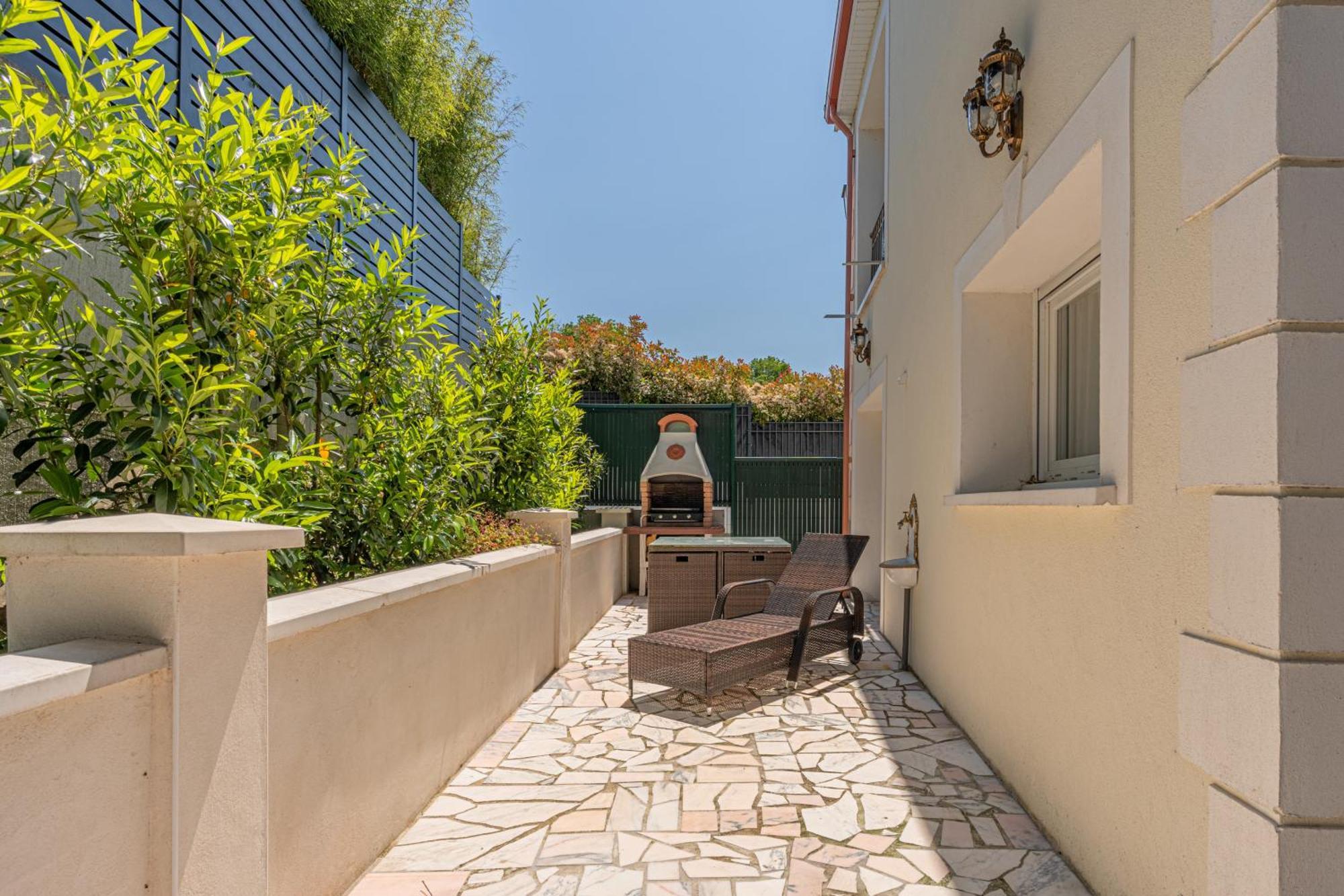 Villa Angelina Montevrain Exterior photo